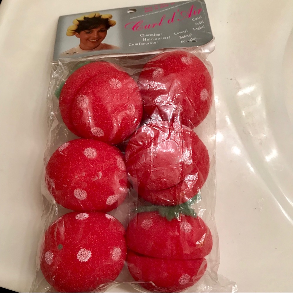 BRAND NEW!! Strawberry-shaped sponge hair curlers